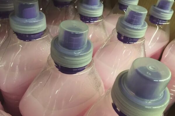 Natürlicher, hausgemachter Weichspüler. Sehr effektiv, mehr als industrielle.