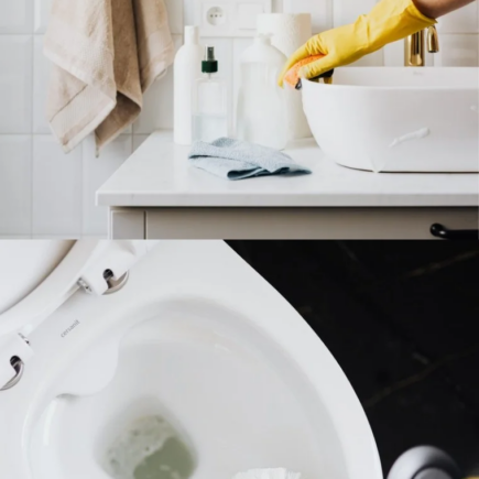 Nehmen Sie 1 Esslöffel, gießen Sie ihn direkt in die Toilette und sie wird wie neu sein: Rückstände, Flecken und Kesselstein verschwinden! Ein Haushaltstrick, den Sie noch nicht kannten!