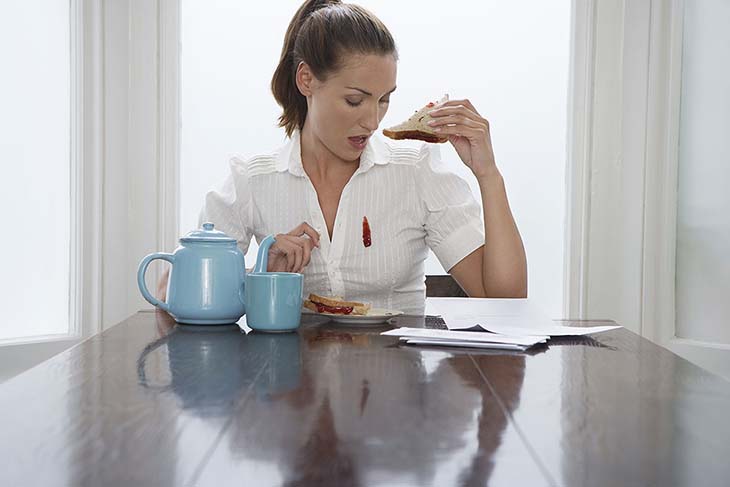 Niemand denkt darüber nach, aber hier erfahren Sie, wie Sie hartnäckige Flecken aus der Kleidung richtig entfernen 2 Kleidungsfleck