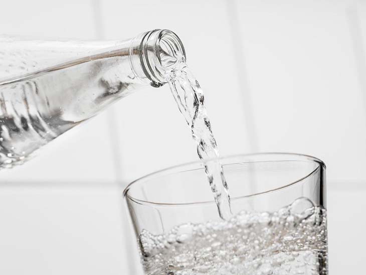 Niemand denkt darüber nach, aber hier erfahren Sie, wie Sie hartnäckige Flecken aus der Kleidung richtig entfernen 4 Sprudel