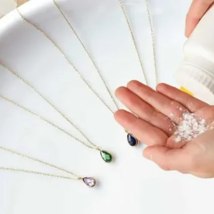 Omas Tipp zum Lösen von Halskettenknoten