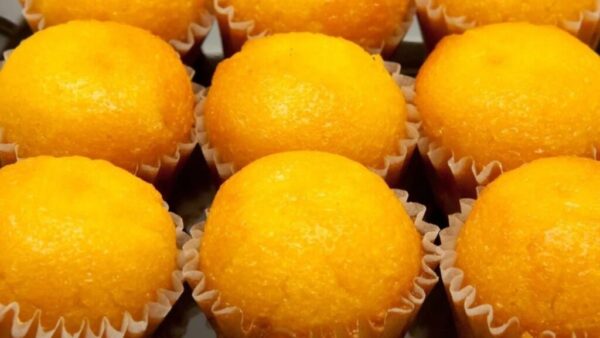 Orangenmuffins, weich und sehr duftend: Sie sind im Handumdrehen zubereitet | Was für ein Vergnügen