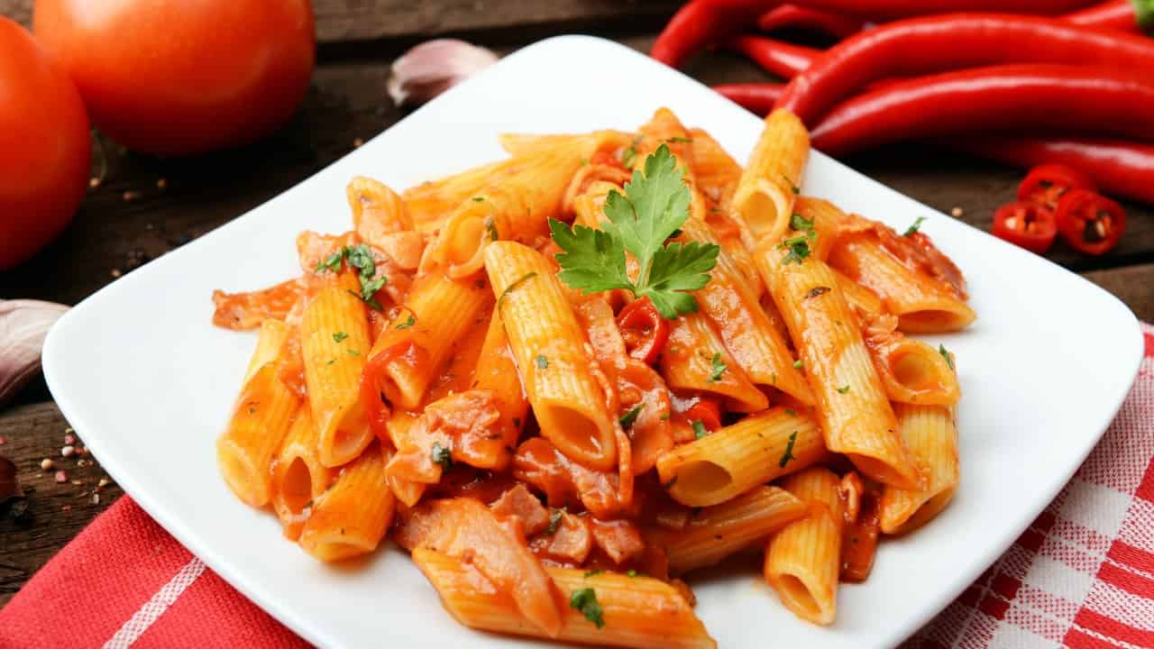 Penne-Nudeln mit Arrabbiata-Sauce