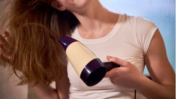 Phon, schalten Sie es NIEMALS zu dieser Stunde ein: Es bläst die Rechnung unglaublich auf | Es ruiniert dich