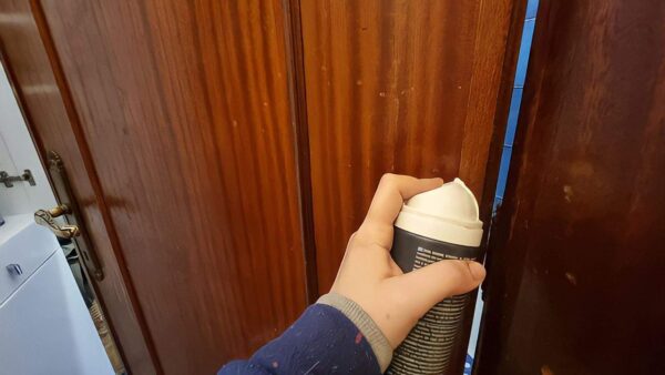 Quietschende Tür, die Reparatur dauert 2 Minuten: Wenn Sie dies tun, wird das Problem gelöst