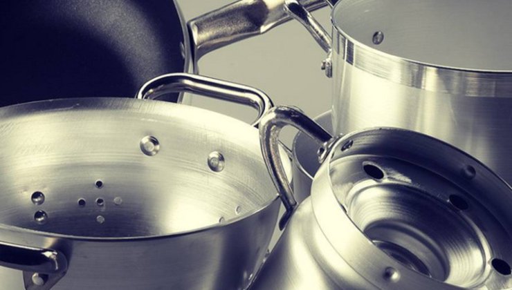 Töpfe mit Zitronensäure reinigen