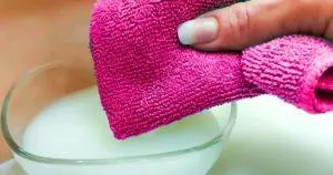 Reinigung einer gestrichenen Wand: 4 Tipps, um Flecken zu entfernen