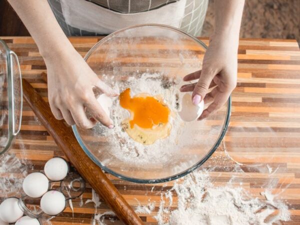 Riecht das Geschirr nach Eiern? Ich eliminiere es in wenigen Minuten mit dem Mittel, das mir meine Großmutter beigebracht hat!