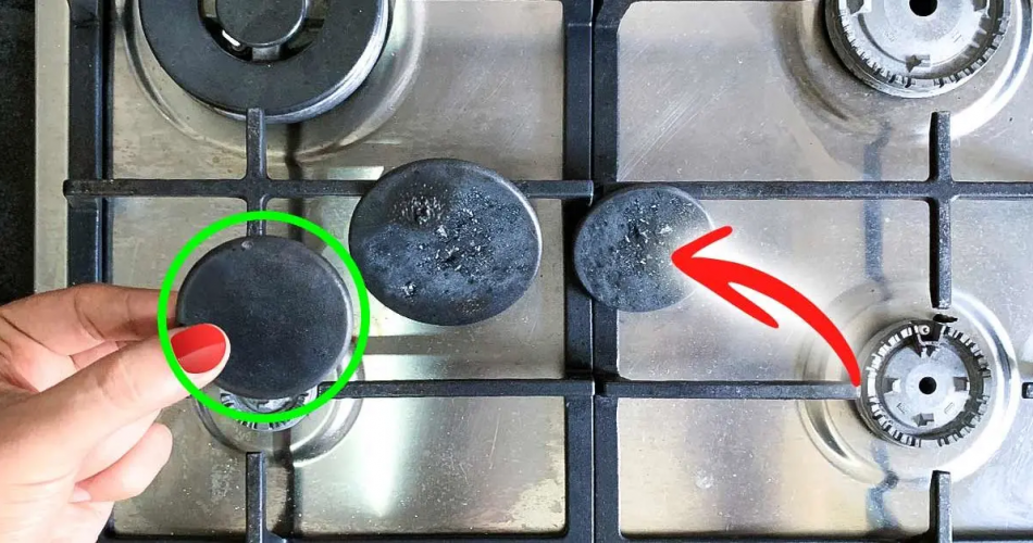 Schmutzige Küchenbeleuchtung? Hier ist der effektivste Trick, um sie zu reinigen und sie wie neu aussehen zu lassen