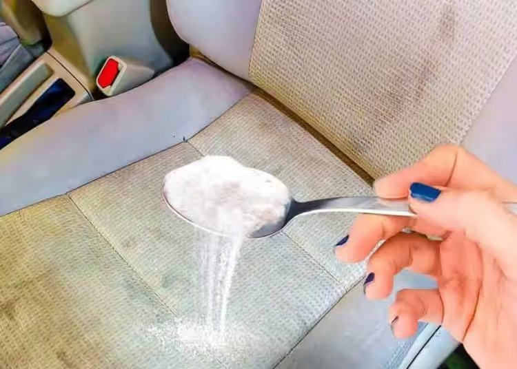 Schmutzige und fleckige Autositze? Mit dieser Zutat sind sie im Handumdrehen wieder wie neu