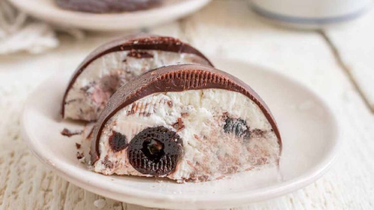 Schokoladen- und Schwarzkirschparfaits: so lecker und cremig