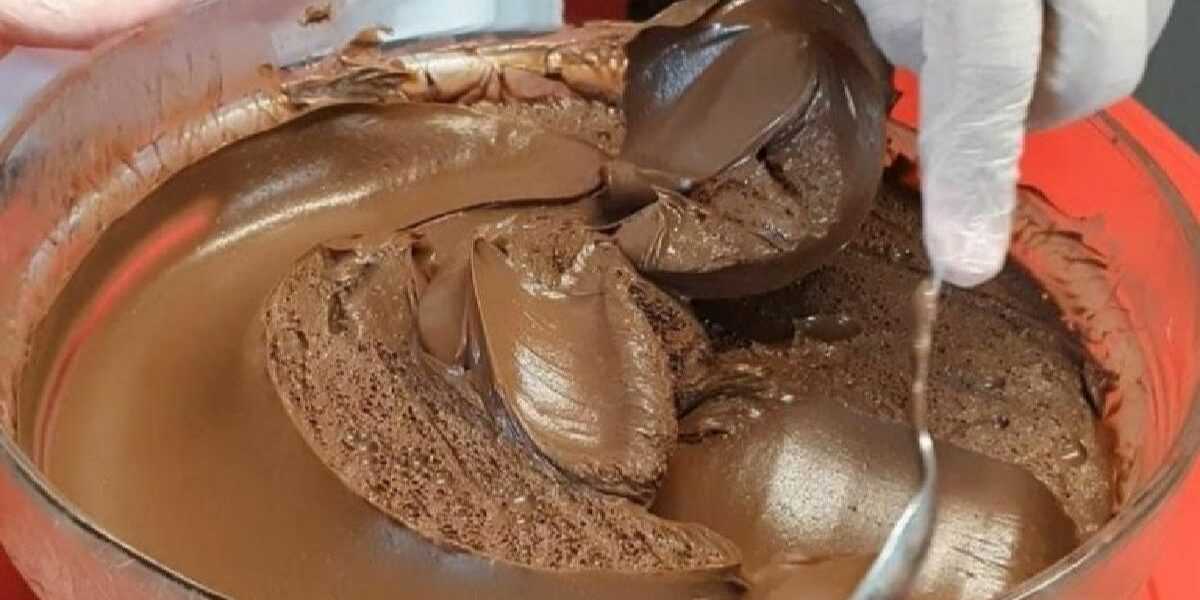 Schokoladencreme zum Garnieren Ihrer Kuchen oder zum Zubereiten Ihrer Desserts