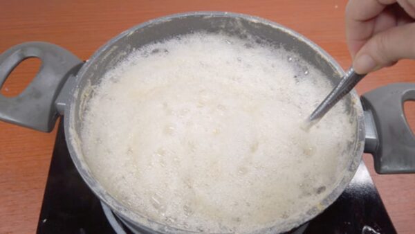 Seife und kochendes Wasser, in einem Topf zum Kochen bringen – was passiert