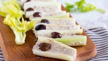 Selleriestangen mit Thunfischcreme: eine gesunde, geschmacksintensive Vorspeise oder Vorspeise