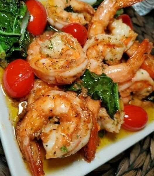 Süßkartoffel mit Garnelen garniert