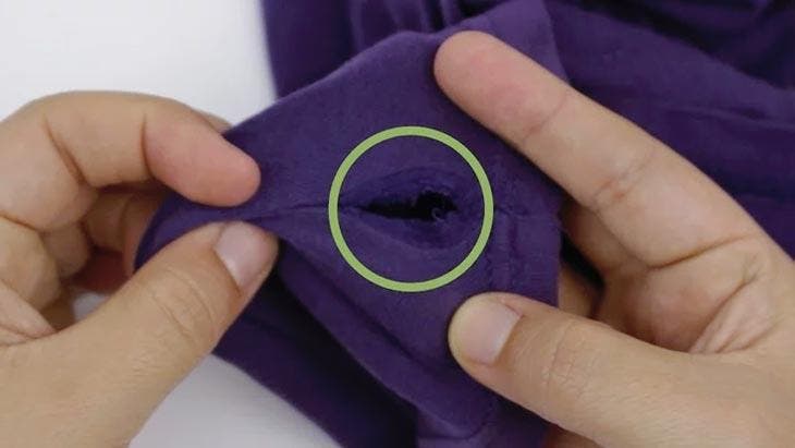 Loch in einem Kleidungsstück