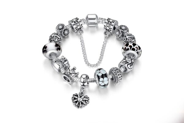 So reinigen Sie Ihr Pandora-Armband: Es wird so gut wie neu!