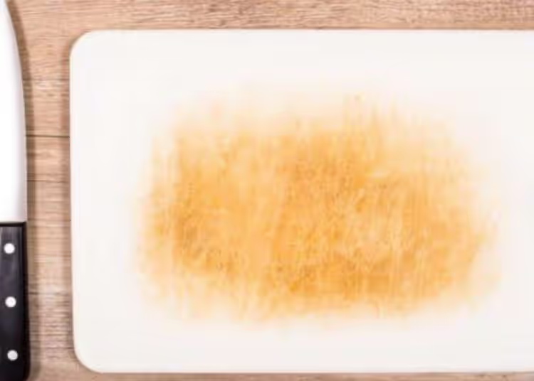 So reinigen Sie ein Kunststoffschneidebrett – die natürliche Art, es sofort zu reinigen