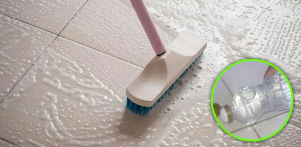 So stellen Sie einen Essig-Bodenreiniger her, der keine Streifen hinterlässt und Fugen reinigt