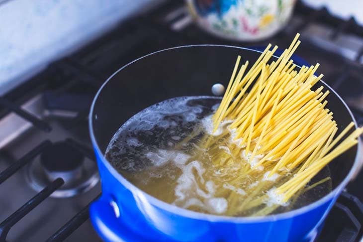 Faut-il ajouter du sel dans l’eau des pâtes ? Voici l’erreur que font beaucoup de gens 3 Pasta kochen