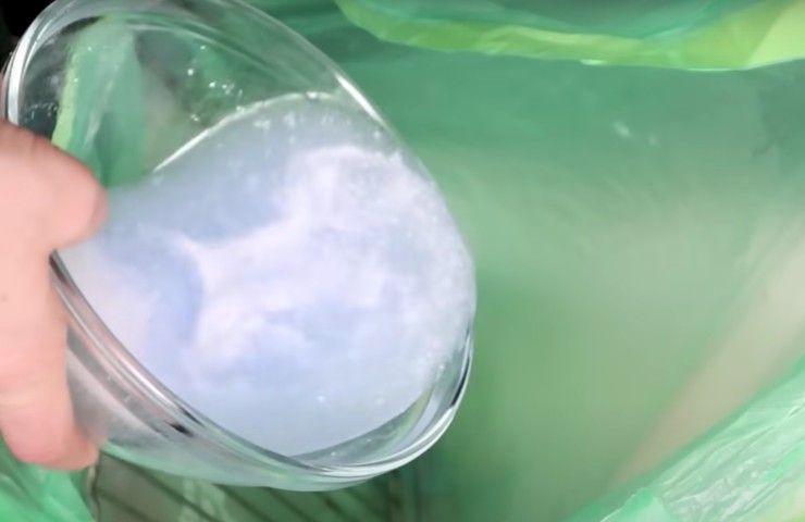 Beseitigen Sie schmutzige Grills