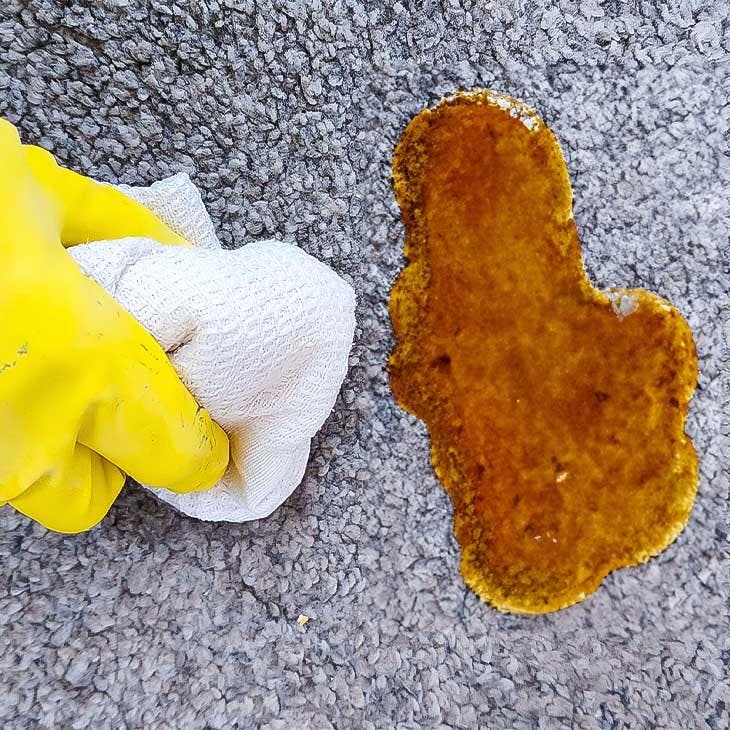 Reinigen eines Fettflecks