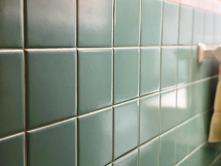 Tipps zum Reinigen von Bad- und Küchenfliesen: die komplette Anleitung 2 Bodenfliese