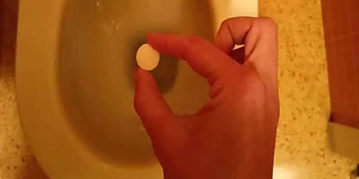 Toiletten reinigen ohne zu schrubben: Diese Methode garantiert Null-Kalk!