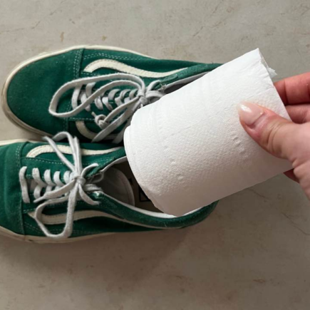 Toilettenpapier in Schuhe stecken, das versuchen viele: Der Grund