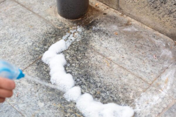 Topfflecken auf dem Boden: Balkone und Terrassen im Handumdrehen entfernen