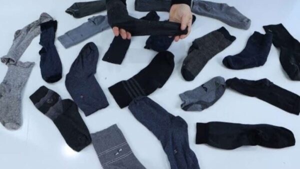 Um es gelinde auszudrücken: Erstaunlich, was er aus alten, zerrissenen Socken geschaffen hat