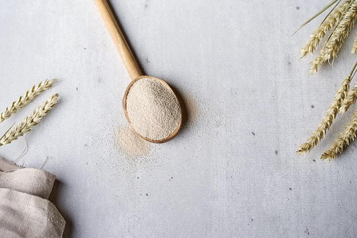 Verdoppeln Sie den Ertrag Ihres Obstes und Gemüses, indem Sie es mit dieser überraschenden Zutat 2 bestreuen Hefe