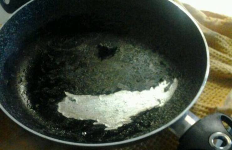 Ein verkrusteter Topf