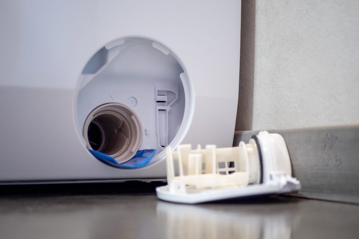 Verkrusteten Waschmaschinenfilter reinigen