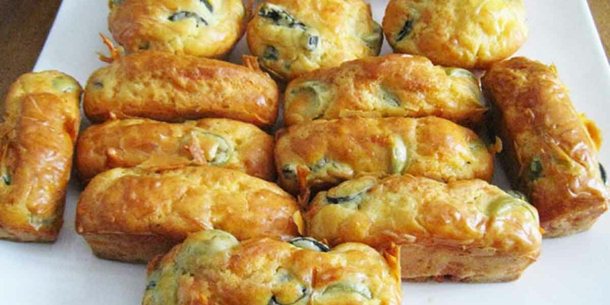 Verlockende Oliven- und Käsekuchen, einfach gierige Bissen