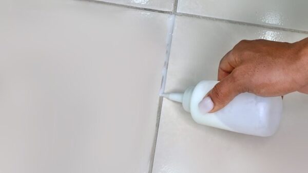 Verriet den Trick, um sich von schwarzen Fugen zu Hause zu verabschieden: Mach es einfach so