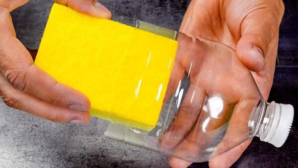 Völlig unerwartet, was bei 1 Flasche und einem Spülschwamm herauskommt