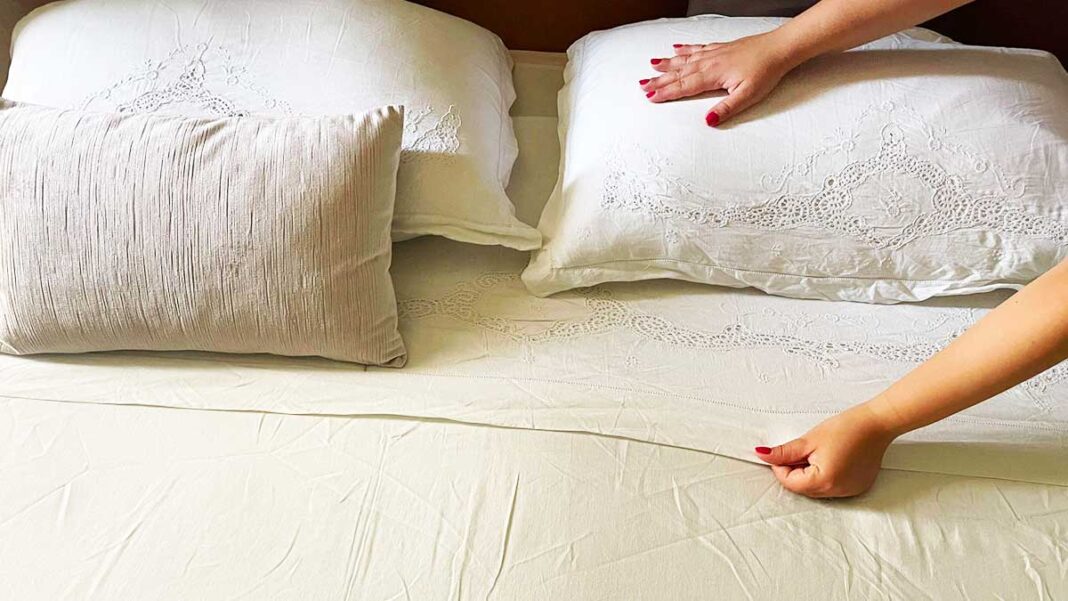 WIE OFT WECHSELN SIE DIE BETTWÄSCHE, WENN ES HEISS IST UND SIE NACHTS SCHWITZEN