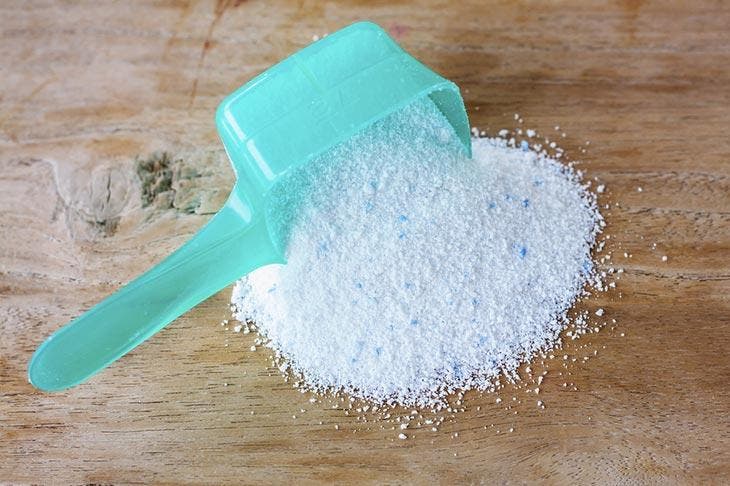 Warum ist es wichtig, Pulverwaschmittel vor dem Staubsaugen abzusaugen? 2 Waschpulver