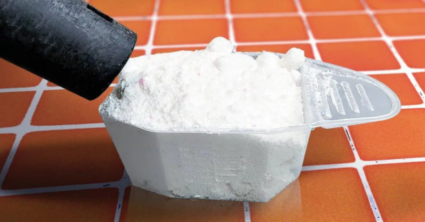 Warum ist es wichtig, Pulverwaschmittel vor dem Staubsaugen abzusaugen?