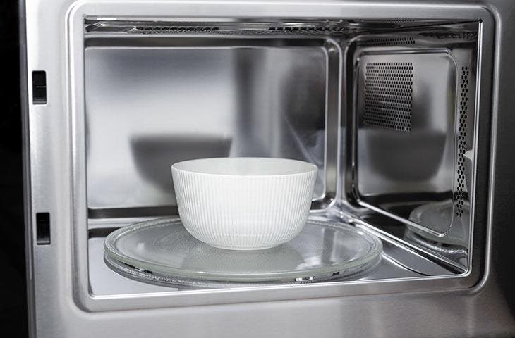 Ein Behälter in der Mikrowelle