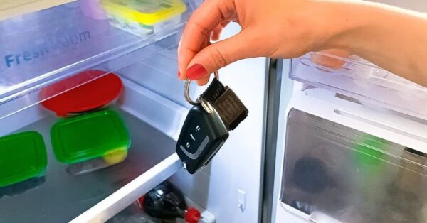 Warum muss man Autoschlüssel in den Kühlschrank legen? Alle Fahrer mischen sich ein: Der Grund ist wichtig