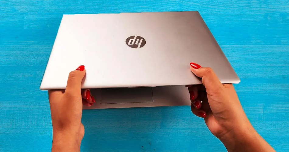 Warum wird nicht empfohlen, den Laptop-Bildschirm zu schließen, bevor er sich vollständig ausschaltet?