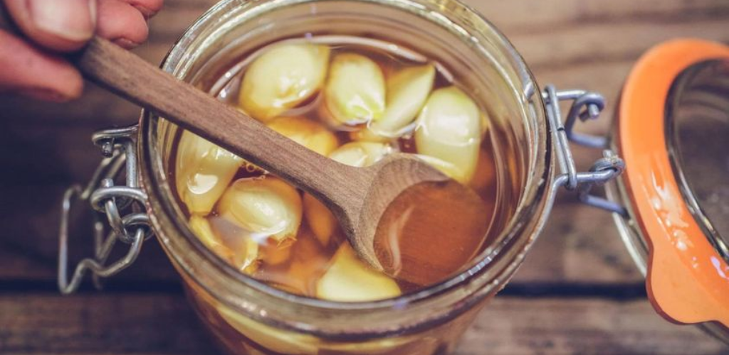 Wenn Sie 7 Tage lang auf nüchternen Magen Knoblauch und Honig essen, passiert Folgendes mit Ihrem Körper