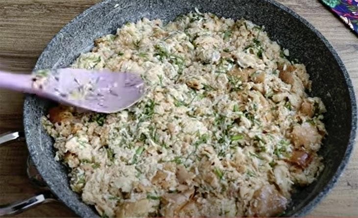 Wenn Sie altbackenes Brot, 2 Eier und Milch haben, kann jeder dieses Rezept leicht zubereiten 6 Zubereitung des Rezepts