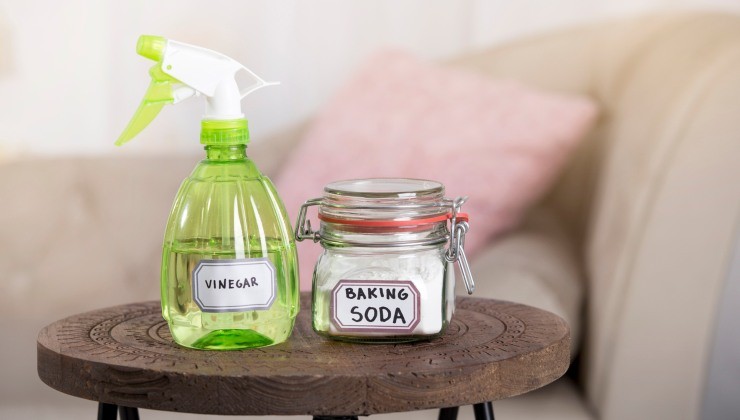 Weißer Essig und Backpulver