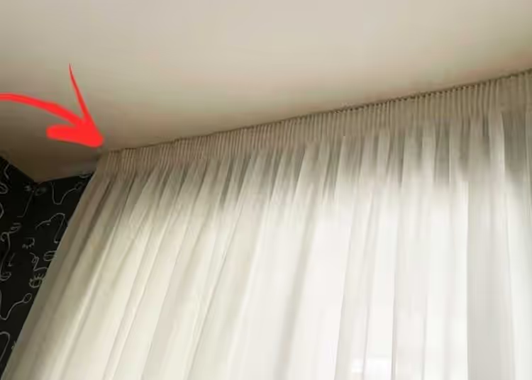 Wie bekommt man gerade, faltenfreie Vorhänge, ohne ein Bügeleisen zu benutzen?