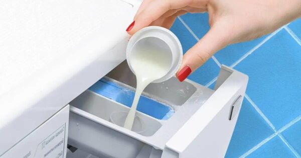 Wie belebt man weiße Kleidung, ohne die Fasern zu beschädigen?