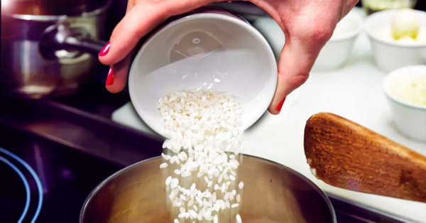 Wie berechnet man die genaue Reismenge pro Person? Hier ist die Anzahl der Tassen, die Sie hinzufügen müssen