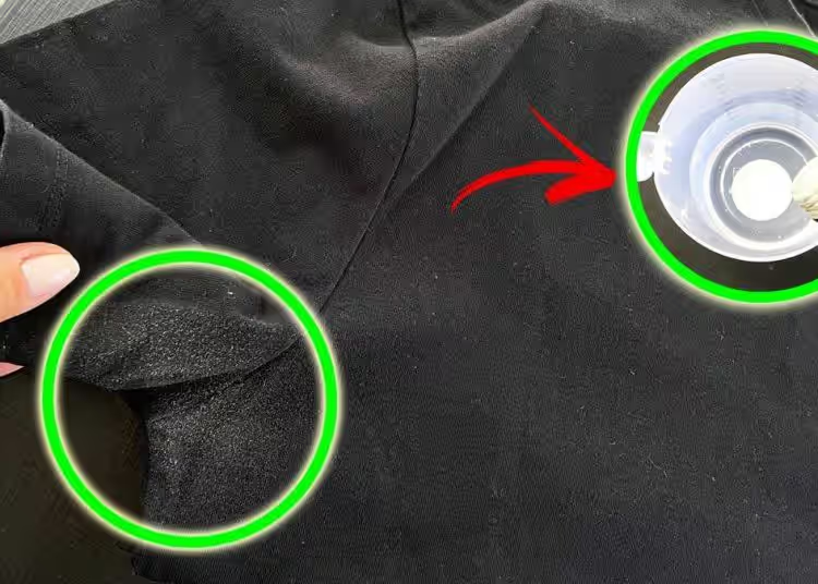 Wie entferne ich Deoflecken aus dunkler Kleidung?